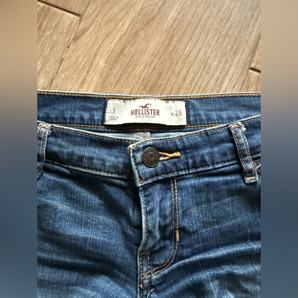Hollister Dark Blue denim low rise Jean Shorts size 7 28 - Picture 2 of 7